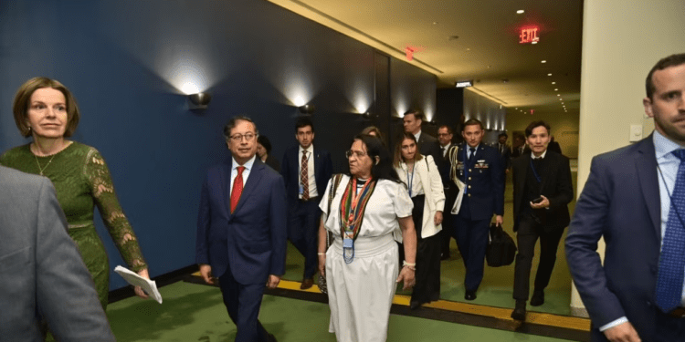Petro comienza su visita a EEUU participando en foro indígena en la ONU