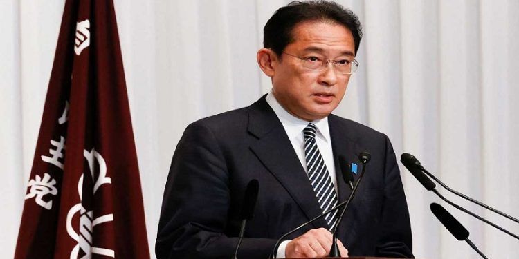 Japón: Primer Ministro Fumio Kishida es evacuado tras un estallido durante un evento público