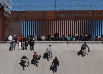 «Es ilegal»: Recompensas para dar con migrantes en Texas suscitan rechazo (+ Video)