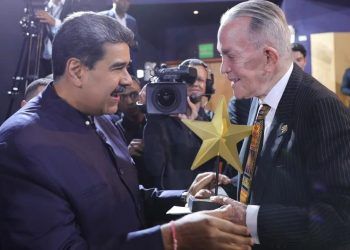 Gilberto Correa recibió el Premio Glorias Artísticas