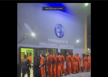 En Venezuela los reos no usan overoles naranja. ¿Por qué los llevan los detenidos por corrupción?