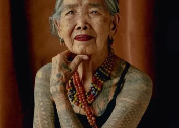 Filipinas: Un bella mujer de 106 años es la modelo más longeva en una portada de Vogue