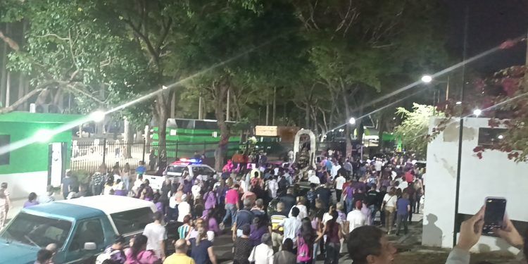 Valencia: Más de mil personas acompañaron la procesión del Nazareno en la urbanización Prebo (imágenes + Video)