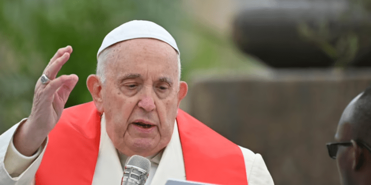 Papa Francisco preside misa del Domingo de Ramos, lee la homilía