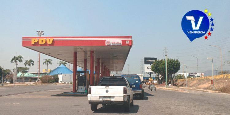 Carabobo: Usuarios reportan enormes colas para surtir gasolina en la entidad (+ Video)