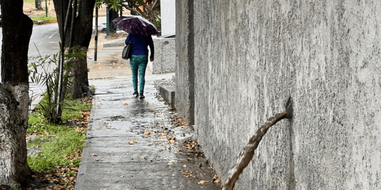 Venezuela: Paso de ondas tropicales causan lluvias en gran parte del territorio nacional