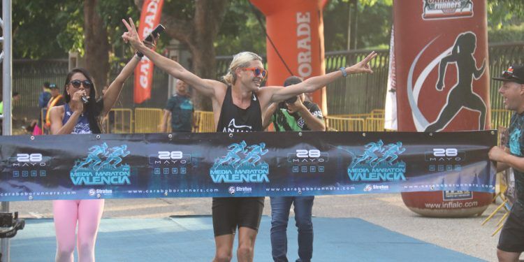 Más de 900 corredores participaron en Media Maratón Valencia 2023