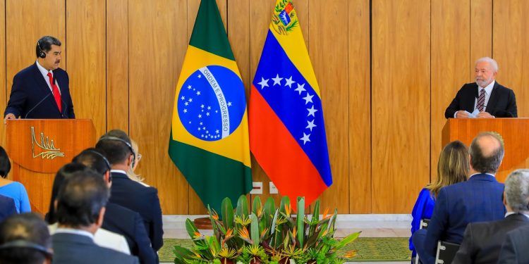 Brasil: Lula recibe a Maduro en el Palacio do Planalto en Brasilia
