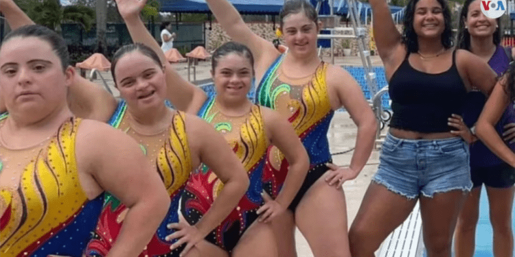 EEUU: Profesora venezolana de nado sincronizado entrena a atletas con Síndrome de Down en miami