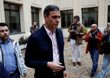 Sánchez adelanta elecciones en España tras revés en comicios regionales