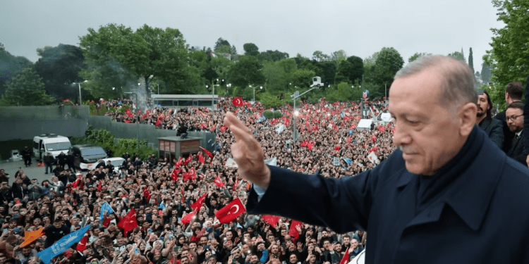 Erdogan reelegido en segunda vuelta de elecciones presidenciales en Turquía