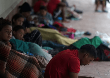 Menos llegadas de venezolanos a la frontera sur de EEUU contribuyen a un desplome de cruces ilegales (Video)
