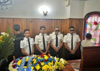 Caracas: Familiares y amigos dieron el último adiós a Nicolás Fermín, joven asesinado en Puente Hierro