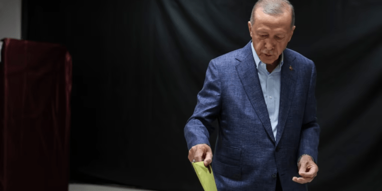 Erdogan se juega la presidencia en elecciones en Turquía