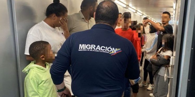 Colombia: 200 migrantes retornaron en vuelo desde Estados Unidos (Video)