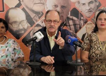 Felipe Mujica: El peor gobierno de nuestra historia es responsable de la diáspora venezolana