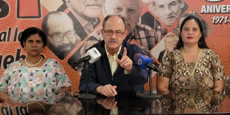 Felipe Mujica: El peor gobierno de nuestra historia es responsable de la diáspora venezolana