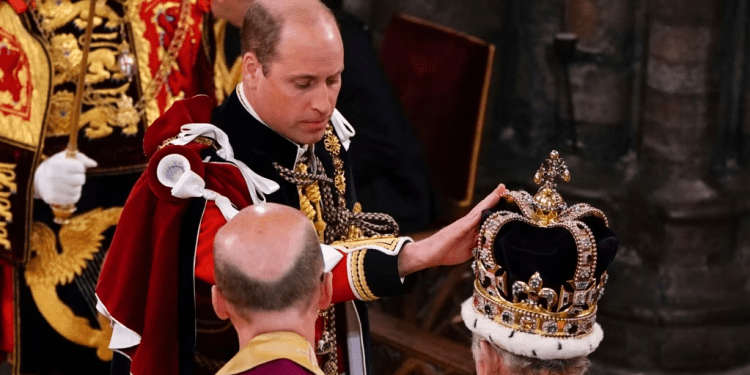 Los 5 objetos destacados en la coronación de Carlos III (+ Video)