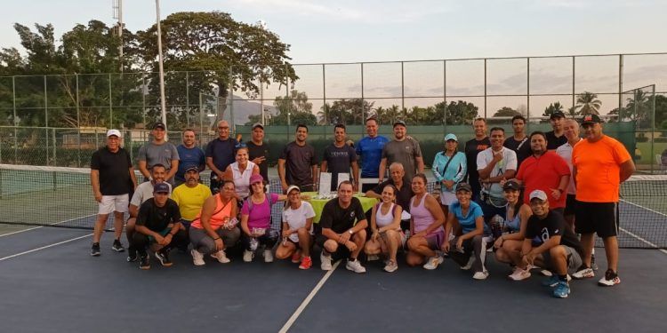 Torneo de tenis Inoxidables del Centro en el Centro Social Madeirense