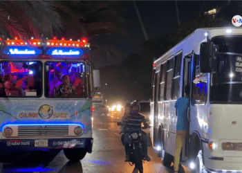 La “chiva rumbera”: fiesta en Caracas a bordo de un bus (+ Video)