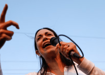 María Corina Machado reta al gobierno y desestima inhabilitación política por 15 años