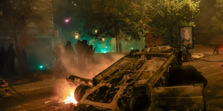 Francia: Despliegan a miles de policías para controlar descontento tras muerte de adolescente (+ Videos)