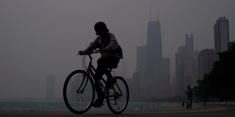 EEUU: Humo o calor sofocante: un verano inusual