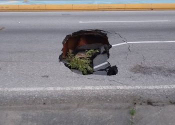Carabobo: dirigentes políticos del municipio Libertador denuncian vialidad pública en total abandono