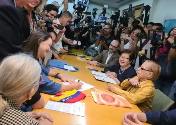 Caracas: María Corina Machado inscribió su candidatura a la primaria