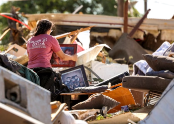 EEUU: Reinician limpieza tras paso de tornados en Texas y Florida que deja al menos 5 muertos (+ Video)