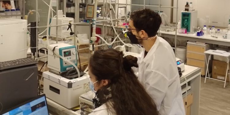 Investigación U. de Chile logra recuperar agua de alta calidad del proceso de extracción de litio