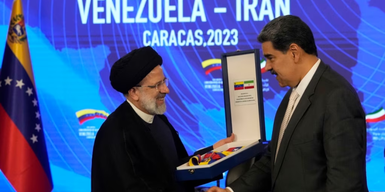 Visita del presidente de Irán a Maduro es parte de una “arremetida” según expertos