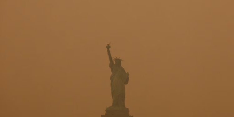 El humo que cubre EEUU y Canadá podría durar días mientras los incendios no cesan