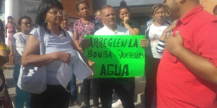 Carabobo: «La crónica falta de agua en Fundación CAP está de cumpleaños» afirman con ironía vecinos