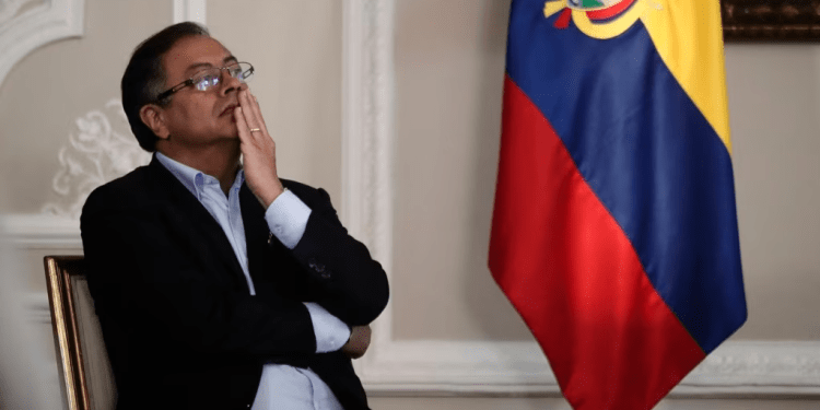 El presidente colombiano Gustavo Petro, en una foto de archivo durante un acto oficial, el 13 de marzo pasado. El mandatario anunció el cese de su embajador en Caracas, Armando Benedetti, tras un escándalo de presuntos abusos de poder en su círculo político cercano.