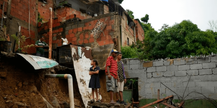 Venezuela: Lluvias provocan inundaciones y aludes en ocho estados