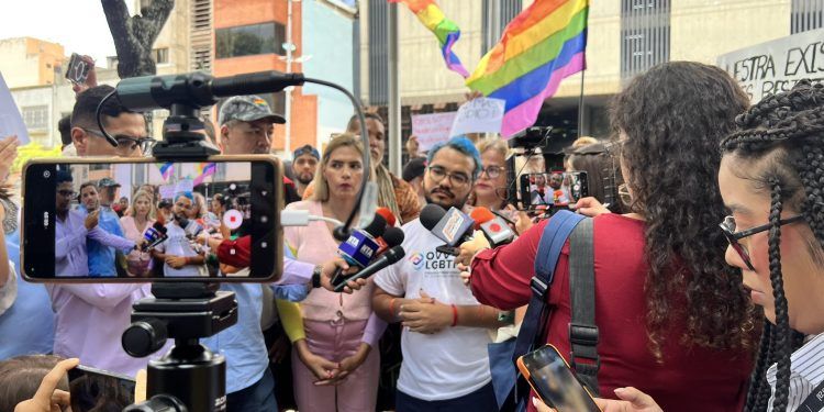 Caracas: Protestan contra la «política de persecución» a la comunidad LGBTI (Video)