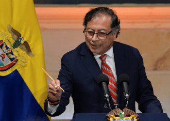 El presidente de Colombia, Gustavo Petro, pronuncia un discurso mientras asiste a la apertura de una nueva sesión legislativa del Congreso de Colombia, en Bogotá, el 20 de julio de 2023.