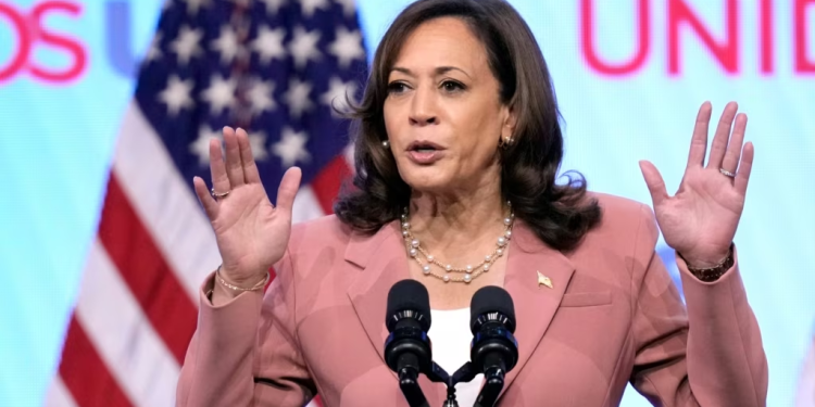 La vicepresidenta Kamala Harris habla en la Conferencia Anual de UnidosUS 2023 el lunes 24 de julio de 2023 en Chicago.