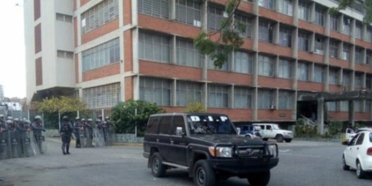 Miranda: 7 privados de libertad se fugaron de un centro de detención de la PNB en Boleita
