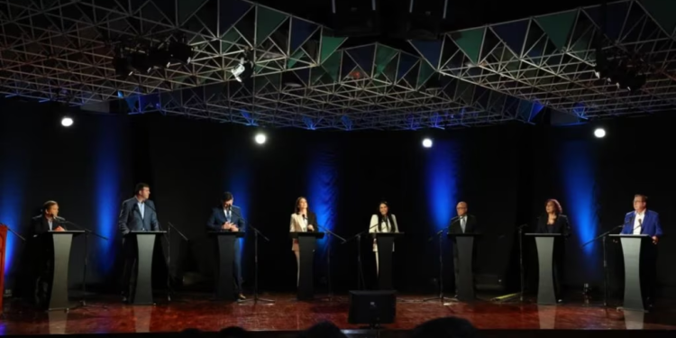 'Hablan los candidatos', el primer debate de aspirantes presidenciales de la oposición en once años en Venezuela, celebrado el 12 de julio de 2023.