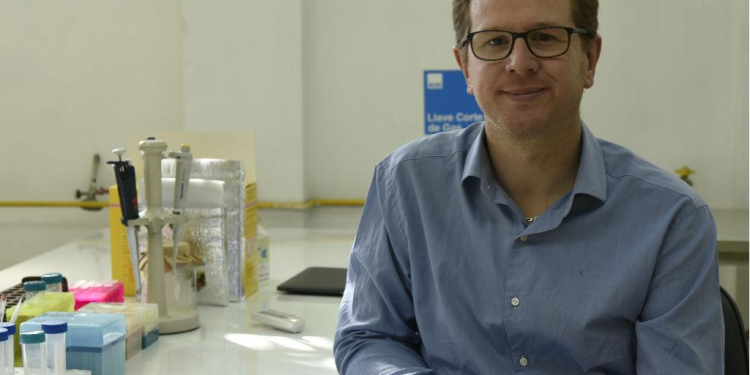 El plástico que respiramos y su impacto en la salud: Investigación analizará sus efectos en los pulmones