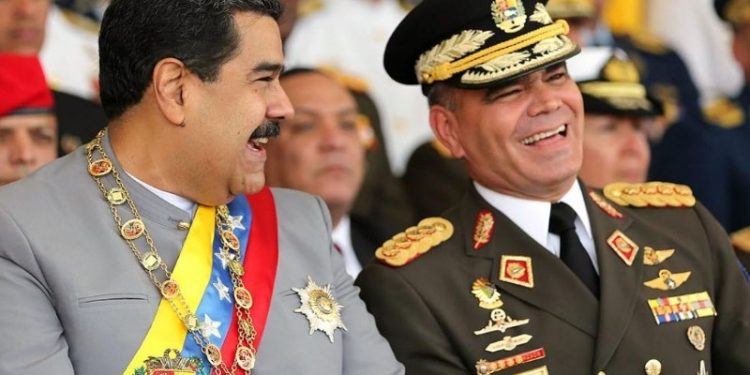 Maduro ratifica a Padrino López como ministro para la Defensa