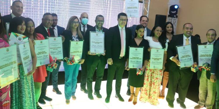Carabobo: Alcalde Fuenmayor entregó premios municipales de periodismo 2023