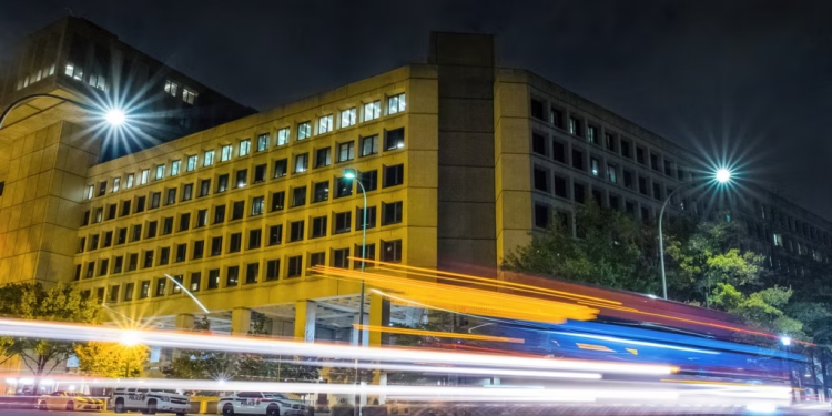 El FBI recurre a las redes sociales para rastrear a los traidores