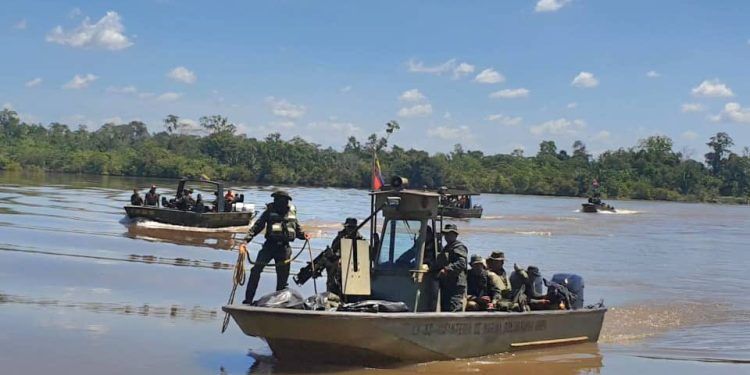 Bolívar: FANB destruyó dos aeronaves que eran usadas para el narcotráfico