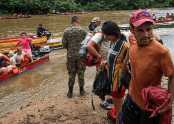 Migrantes llegan a un Puerto de asistencia humanitaria en Lajas Blancas, en el Darién, Panamá, el pasado 18 de agosto.