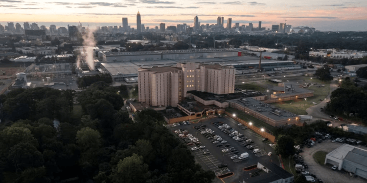 Una vista de la cárcel del condado de Fulton en Atlanta, Georgia, el 17 de agosto de 2023. Allí, el expresidente de EEUU Donald Trump y 18 de sus aliados deben rendirse y ser fichados.