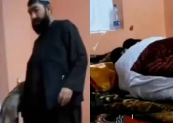 Afganistán: Filtran un video escándalo del Jefe talibán junto a un hombre en la cama