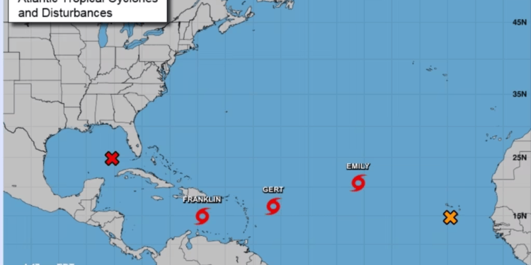Sistemas de tormentas tropicales en Atlántico, el Caribe y el Golfo de México el 21 de agosto de 2023. Captura de pantalla del sitio del Centro Nacional de Huracanes de EEUU.